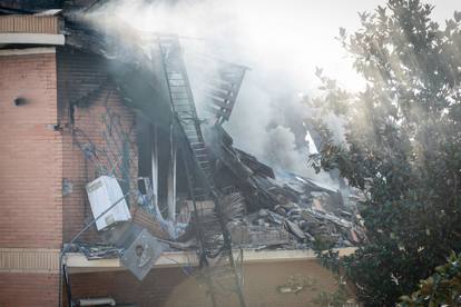 Roma A Torre Angela Esplosione Provoca Crollo In Una Palazzina Tre